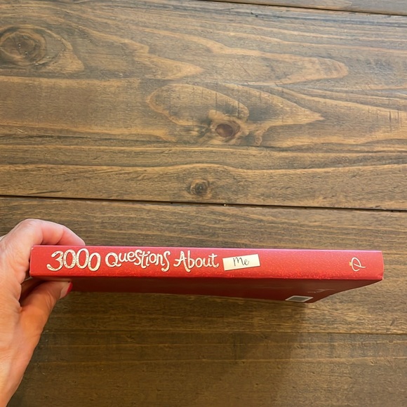 NWOT Piccadilly 3000 Questions About Me Journal - Picture 10 of 10